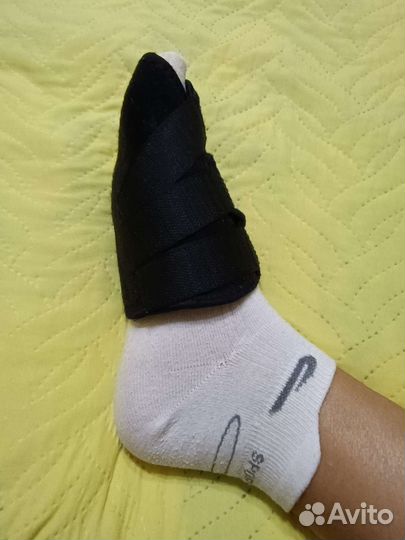 Фиксатор для коррекции большого пальца стопы