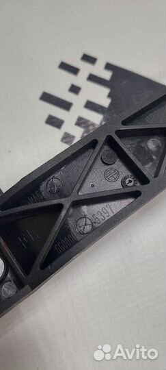 Кронштейн ручки передний левый Geely Coolray