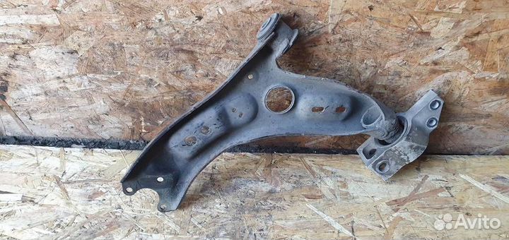 Рычаг передний правый Volkswagen Tiguan 2007-2011