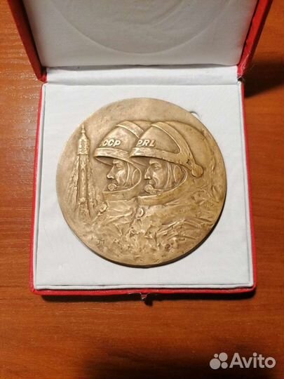 Настольная медаль