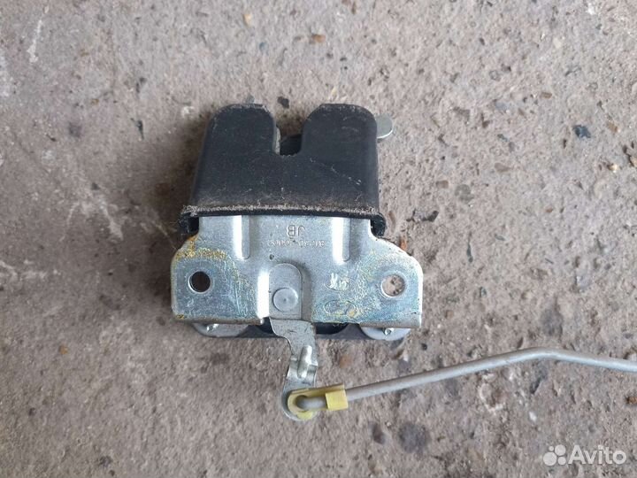 Замок багажника седан kia rio 2