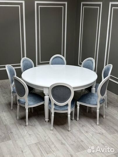 Столы и стулья