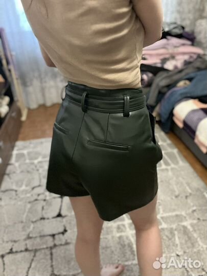 Кожаные шорты 42 размер