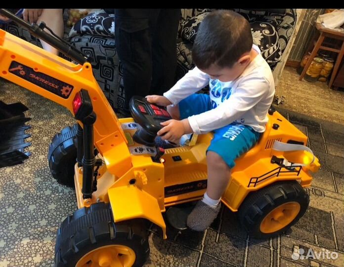 Экскаватор на пульте управления