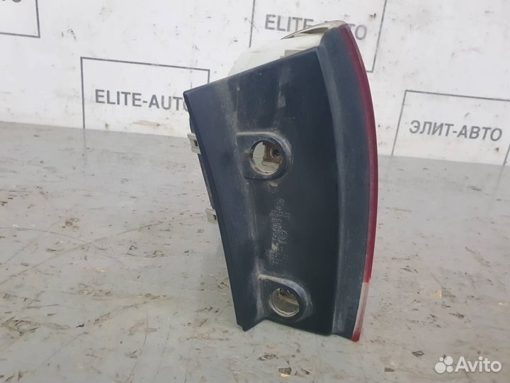 Фонарь правый внешний Volkswagen Touareg