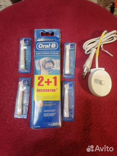 Электрическая зубая щетка Oral- B.)