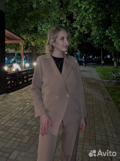 Брючный костюм женский 42