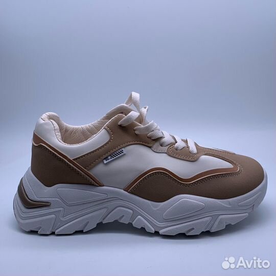 Кроссовки женские