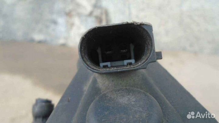 Суппорт тормозной задний правый Volkswagen Passat