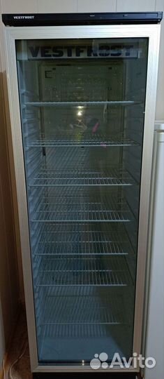 Холодильники, холодильные витрины бу