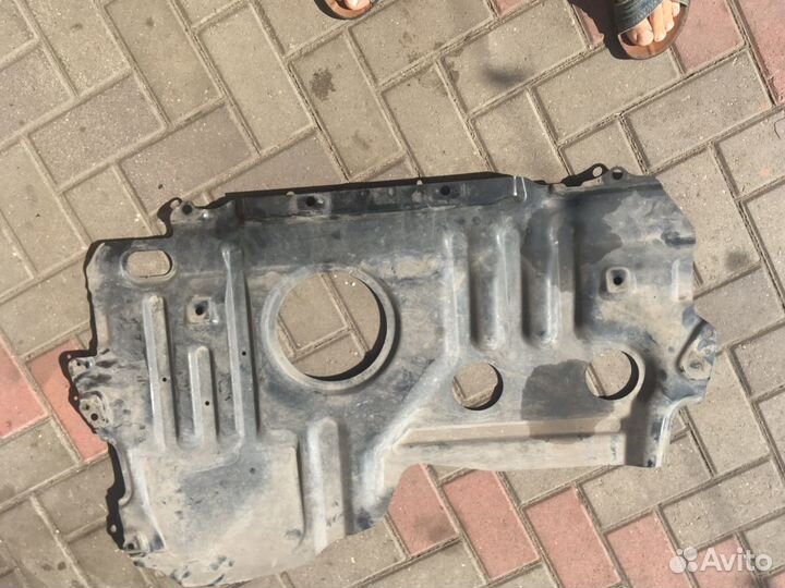 Петля крышки багажника crown