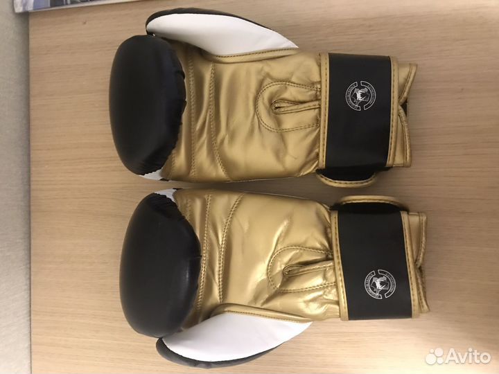 Боксерские перчатки venum 16 oz