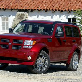 Лобовое стекло на Dodge Nitro 06-11г