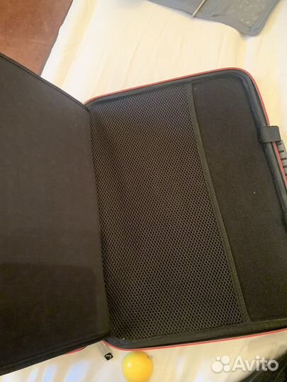 Челол для планшета ноутбука в жестком корпусе