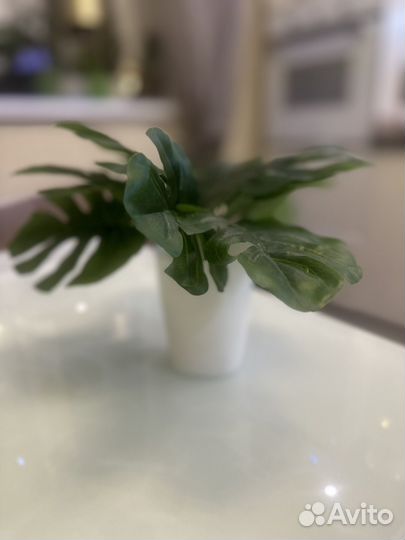 Искусственные цветы в горшках