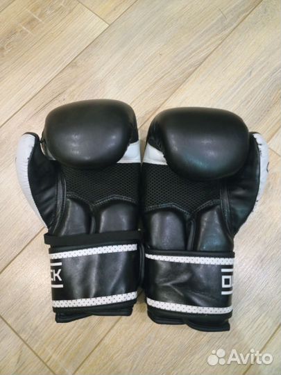 Боксерские перчатки 8 oz