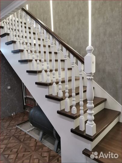 Лестница деревянная