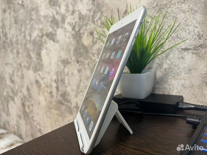 Планшет iPad белый - мини