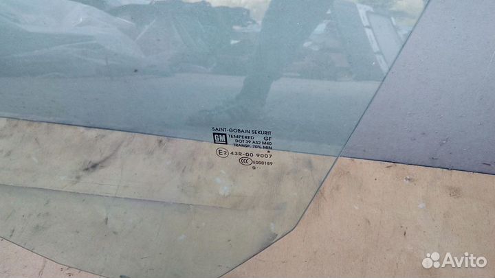Стекло двери левое на Опель Корса Д 3Д