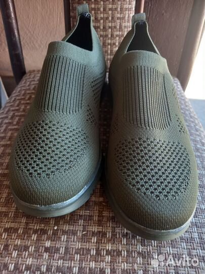 Кроссовки женские