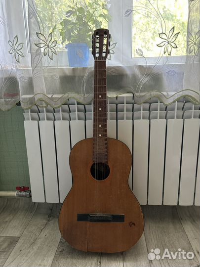 Акустическая гитара