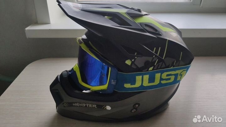 Кроссовый шлем