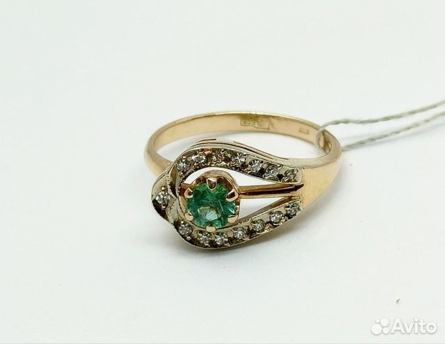 Кольцо с природным камнем Золото