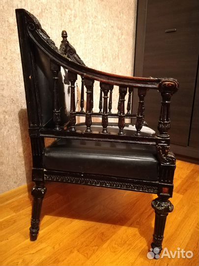 Антикварное кресло