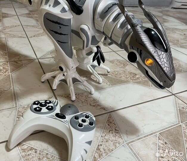 Робот динозавр (дракон) радиоуправляемый