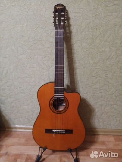 Электро-акустическая гитара