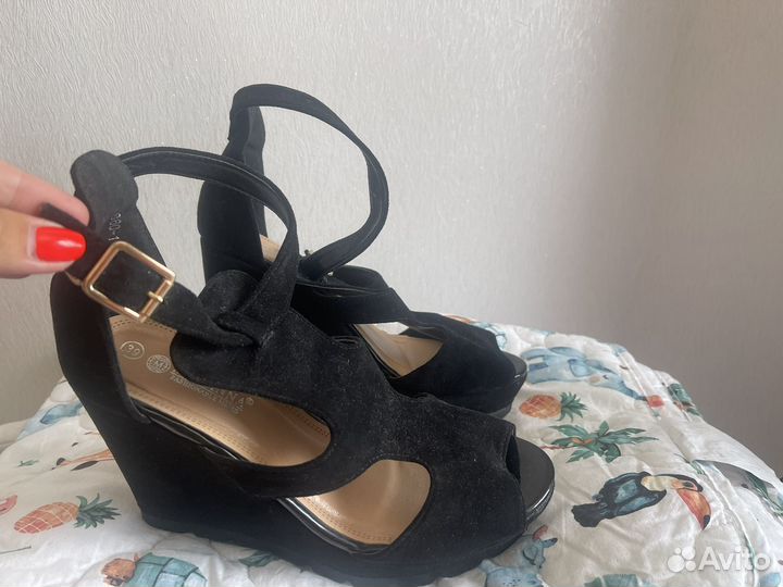 Босоножки новые 39