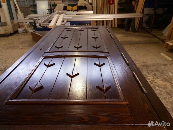 Входные двери из массива