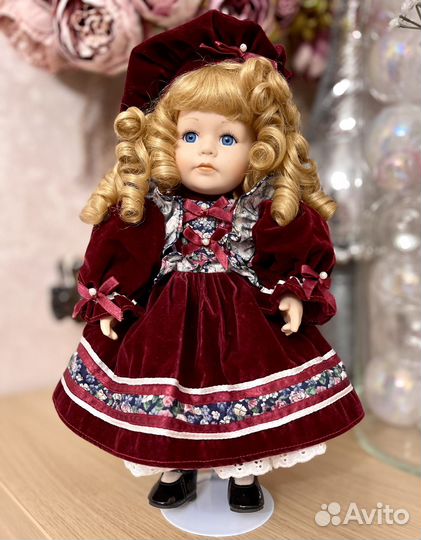 Фарфоровая куколка Leonardo Collection