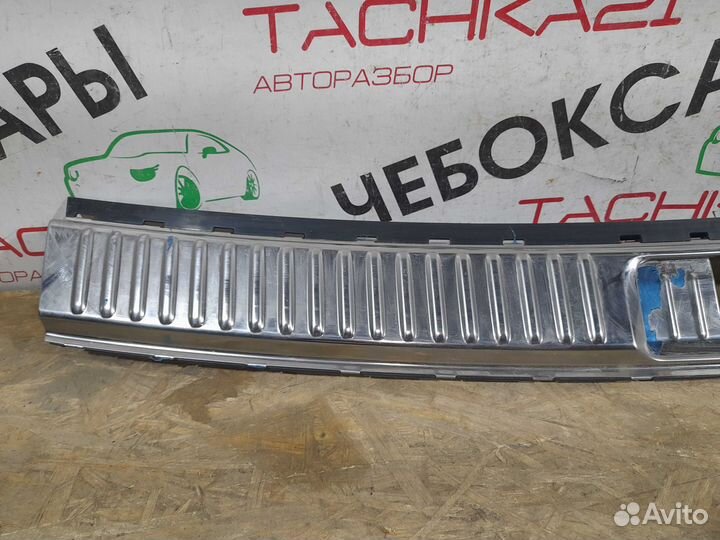 Кожух замка багажника VW Touareg NF (2010-2018)