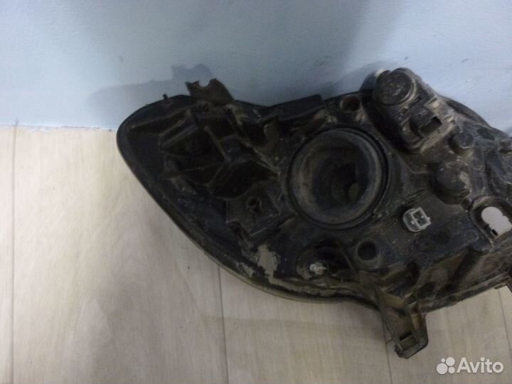 Фара левая Peugeot 107 2006-2014