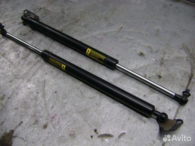 Амортизатор багажника Lexus Lx570