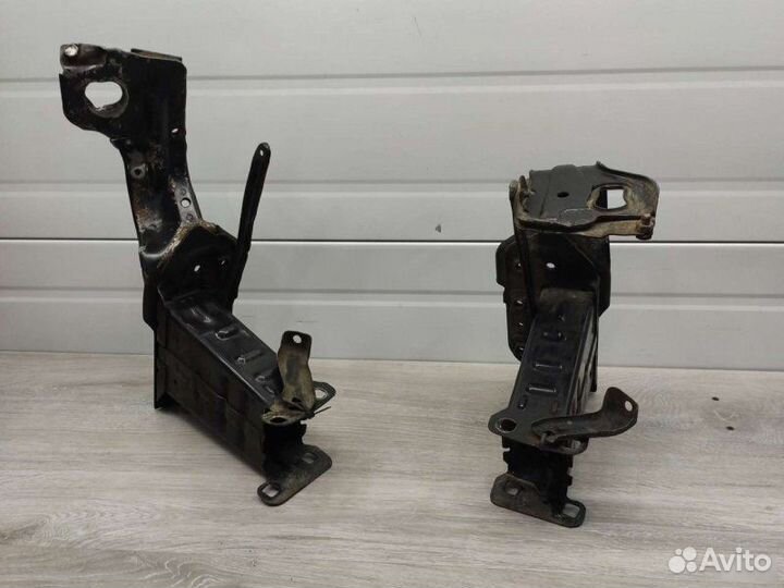 Кронштейн усилителя бампера Mercedes C W203