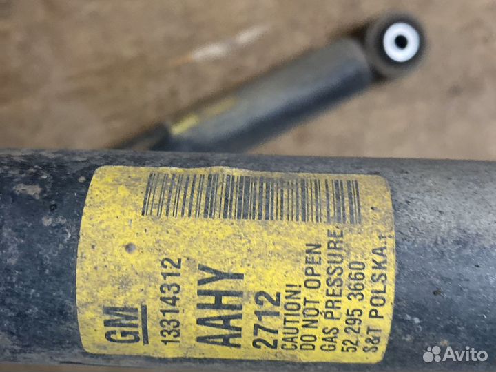 Задние амортизаторы Opel Astra J GTC