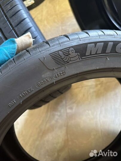 Michelin Pilot Sport 4 S 285/40 R22 и 325/35 R22