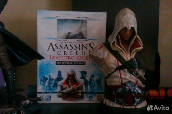 Фигурка эцио