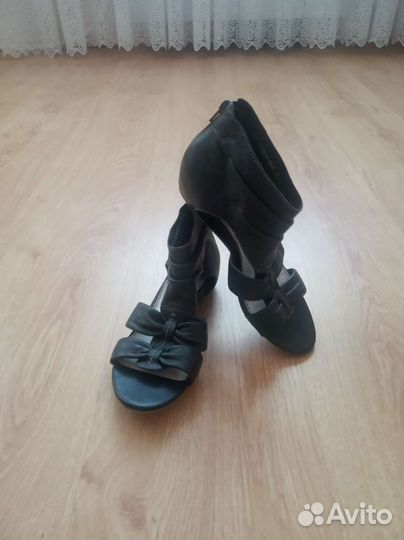 Босоножки женские 36 размер натуральная кожа новые