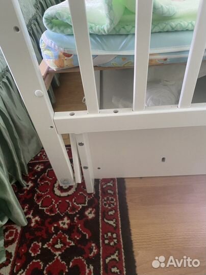 Детская кровать с маятником