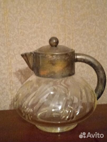 Винтажные хрустальные графины, кувшины