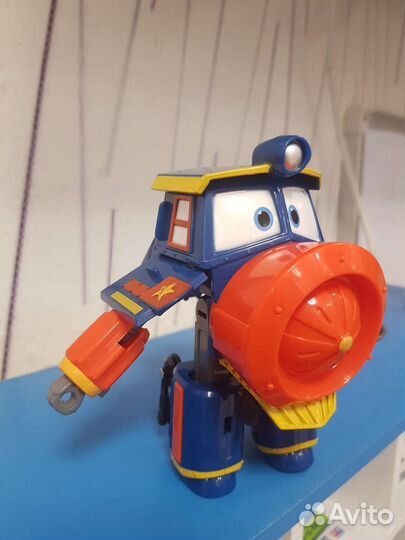 Роботы поезда, Виктор