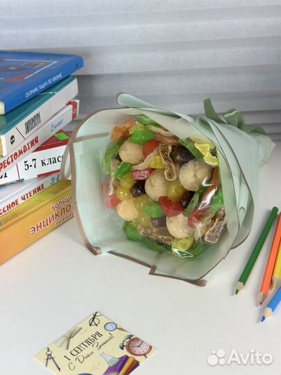 Букет на 1 сентября из сухофруктов орехов