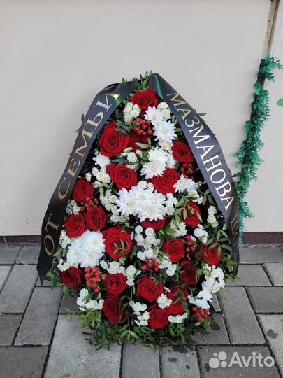 Венок из живых цветов