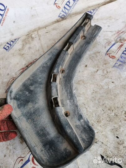 Брызговик задний правый Volkswagen Touareg I реста