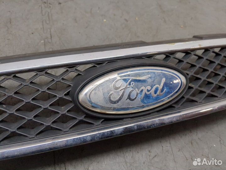 Решетка радиатора Ford Fiesta, 2005