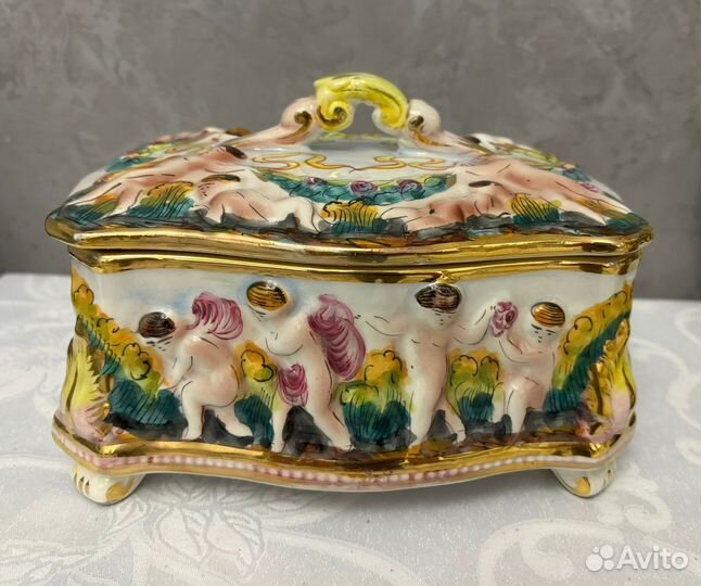 Зажигалка,шкатулка,сервиз,ваза Capodimonte Italia