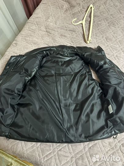 Жилетка безрукавка S женская кожанная